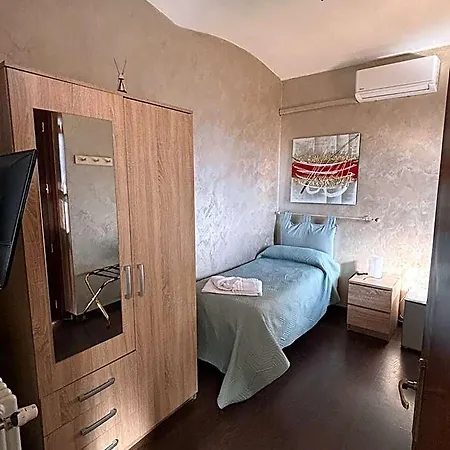 Vecchio Pavone Hotel 2*